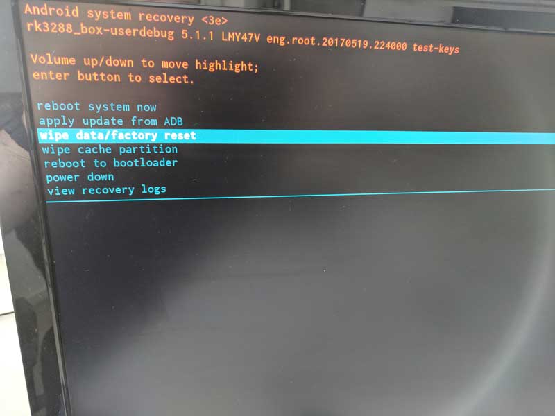 Menú de recuperación de Android — seleccione wipe data/factory reset